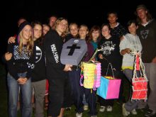 2009 Pohřeb E. Holuba poslední táborový večer s tradičním lampionovým průvodem